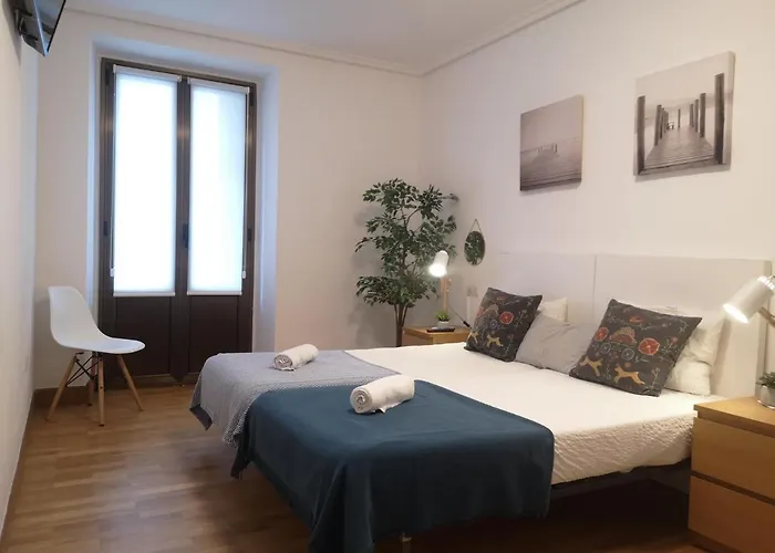 Amplio Y A Pie De Playa La Concha San Sebastian